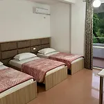 Alma-house At Pine Apartamento Berat