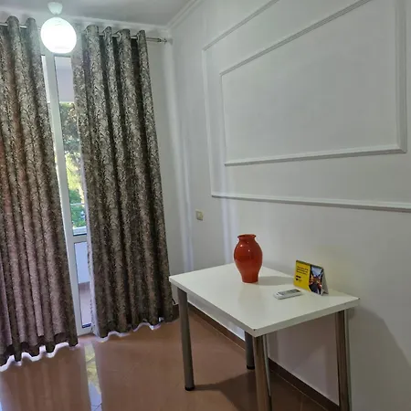 Alma-house At Pine Berat
