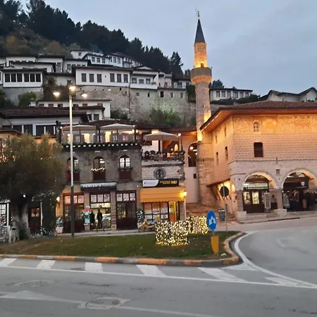 Alma-house At Pine Appartement Berat