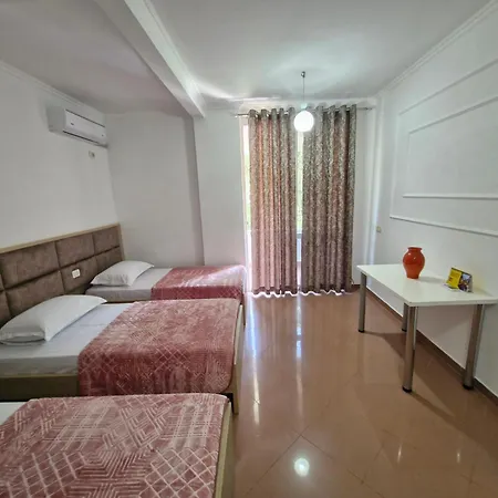 Alma-house At Pine Berat