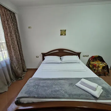 Apartment Alma-house At Pine Berat