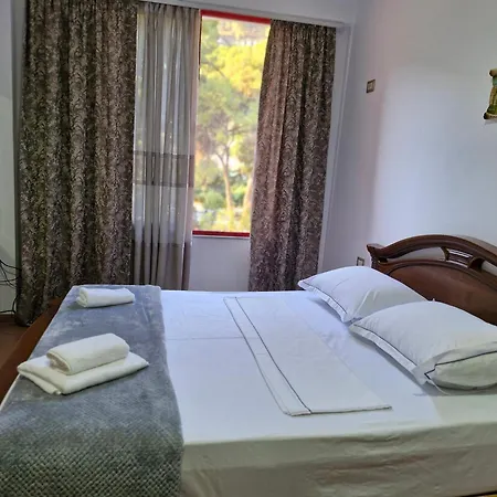 Alma-house At Pine Apartment Berat