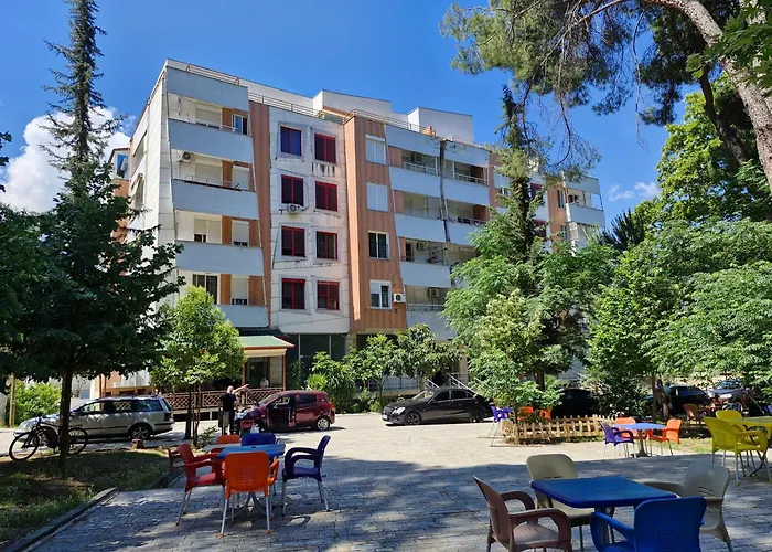 Alma-house At Pine Apartment Berat