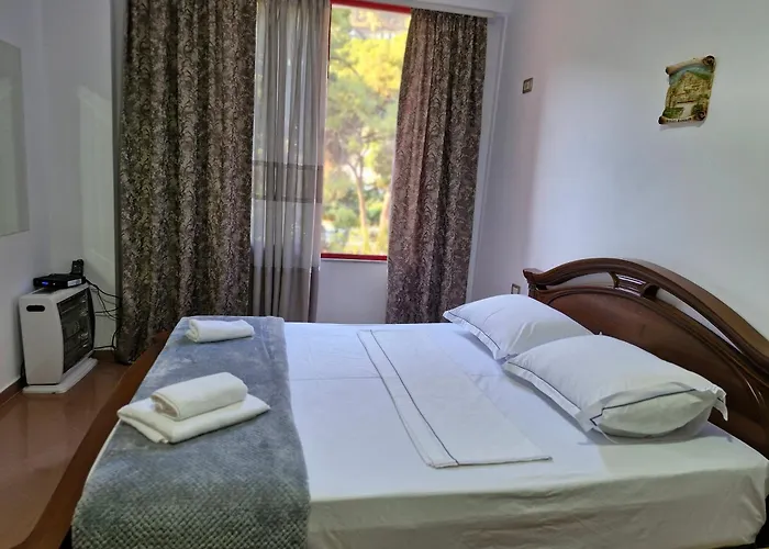 Alma-house At Pine Apartment Berat